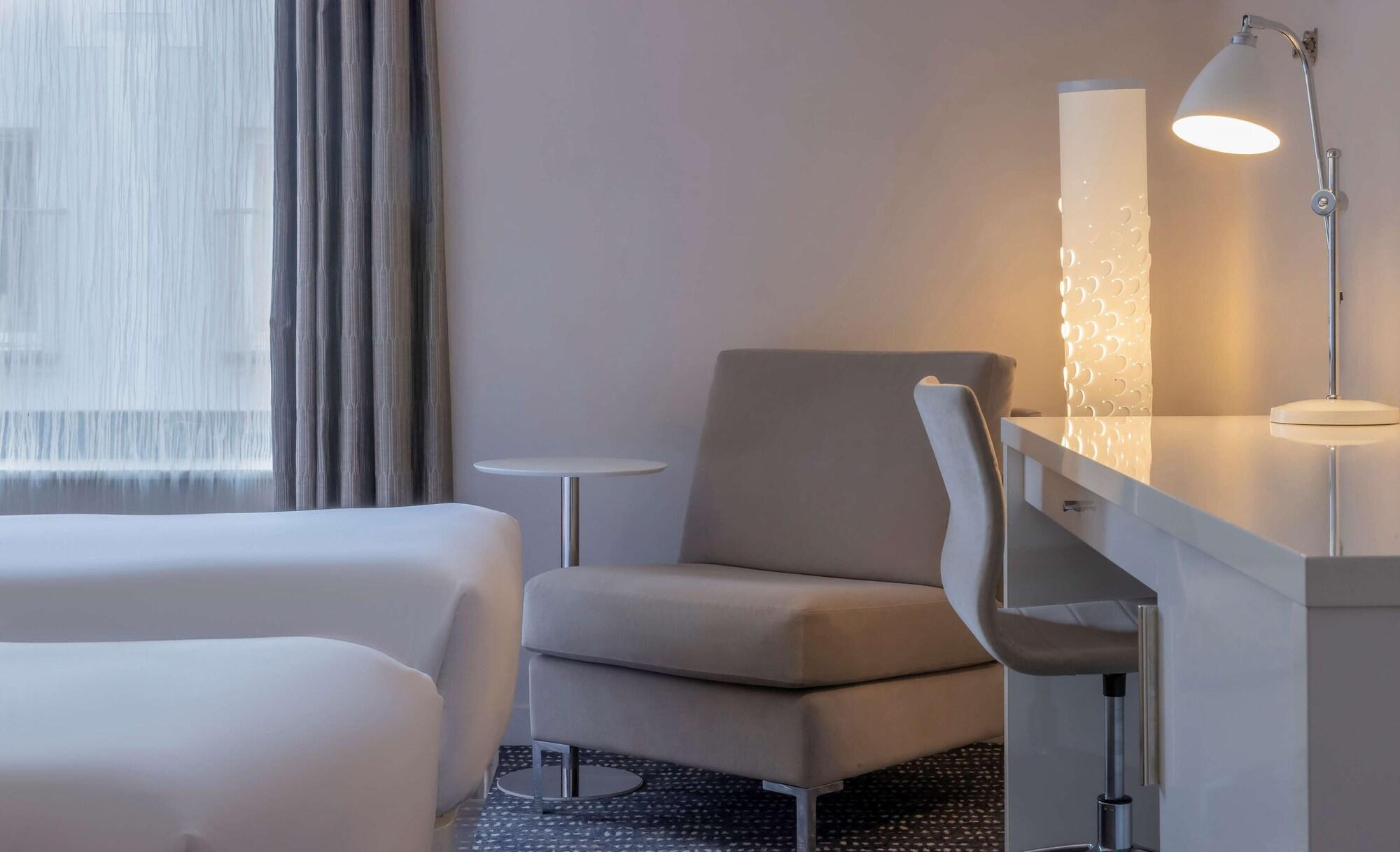 Hotel The Morrison Dublin, Curio Collection By Hilton Exterior foto A room at the hotel