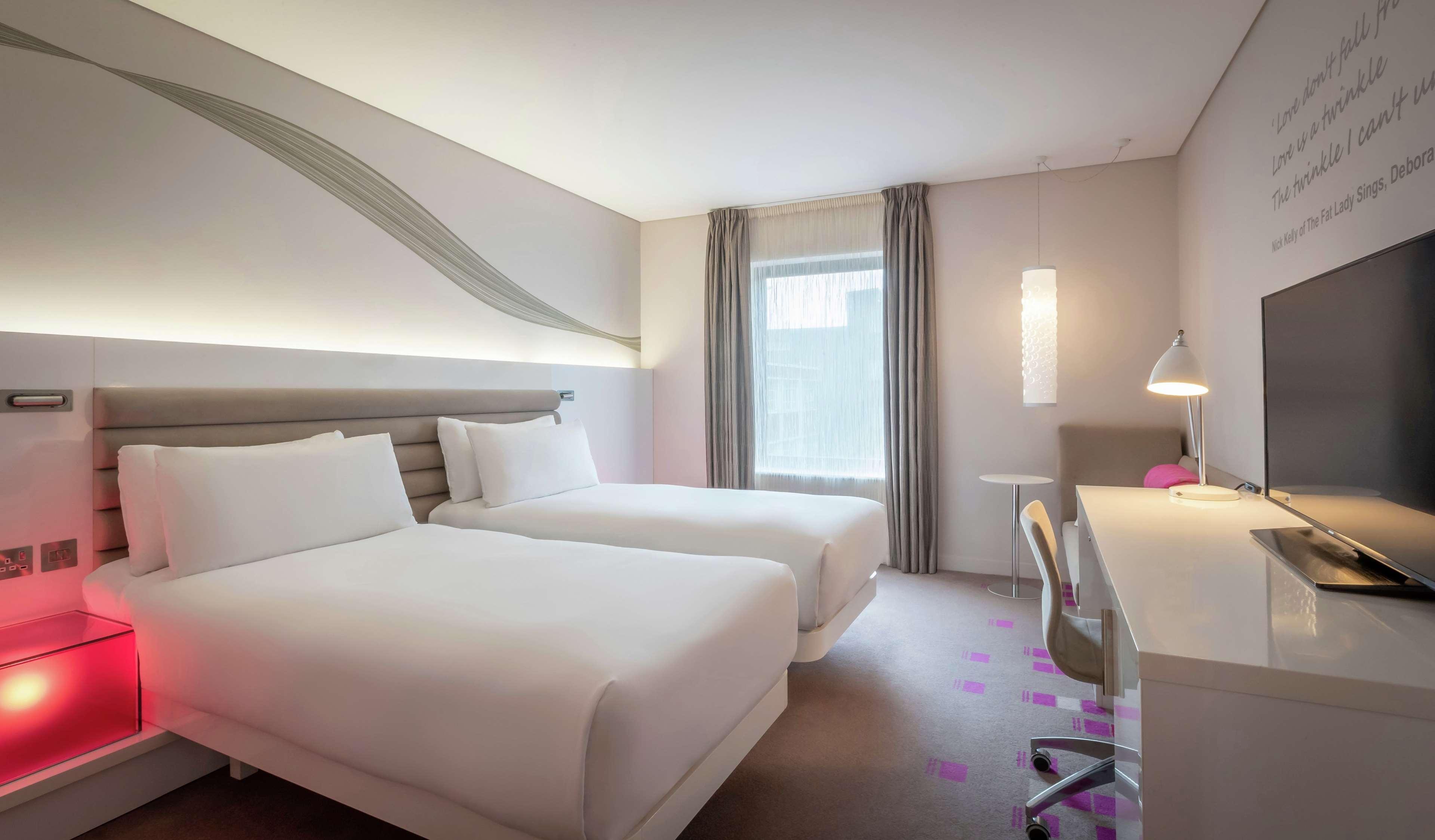 Hotel The Morrison Dublin, Curio Collection By Hilton Exterior foto A room at the hotel