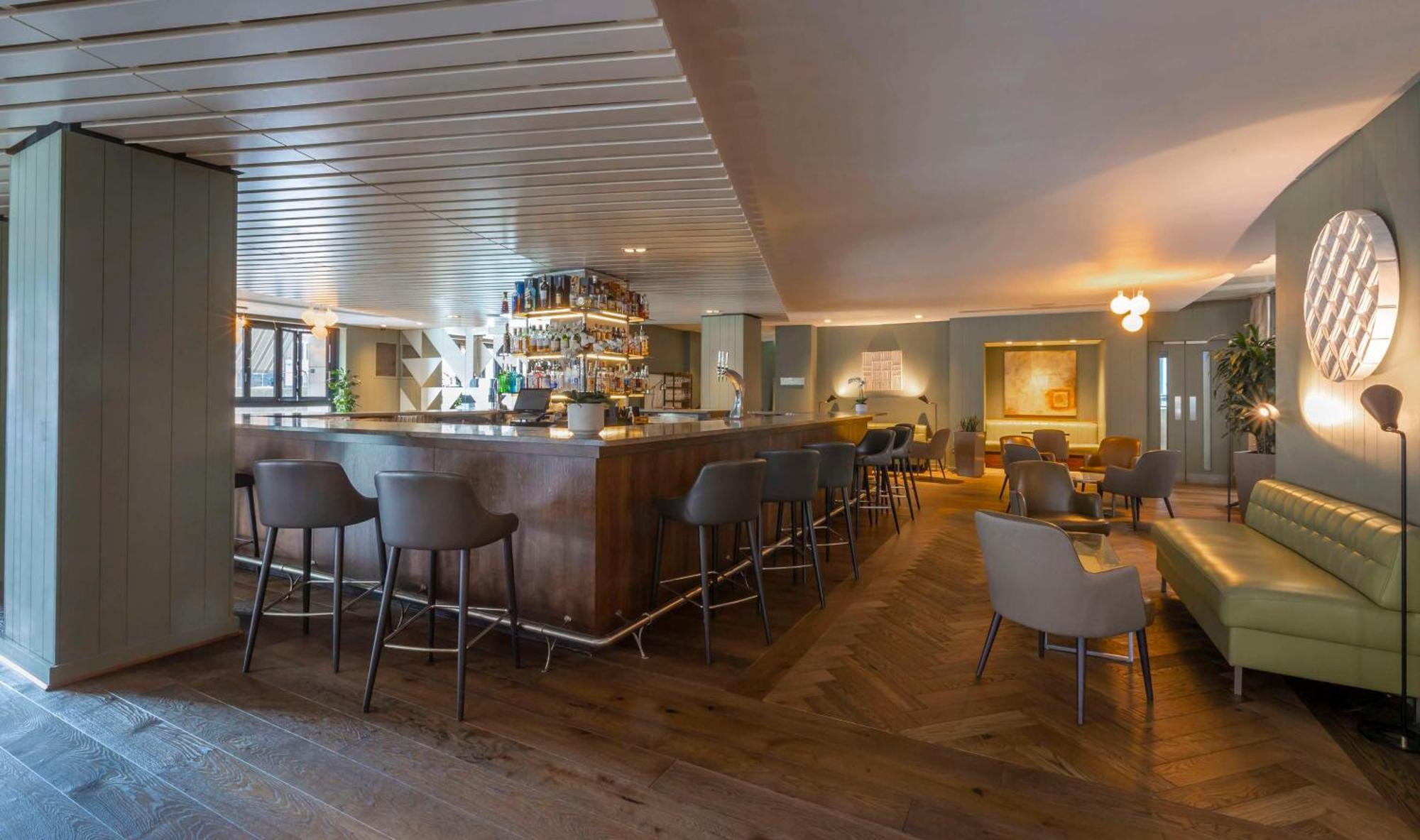 Hotel The Morrison Dublin, Curio Collection By Hilton Exterior foto The bar at the 1900