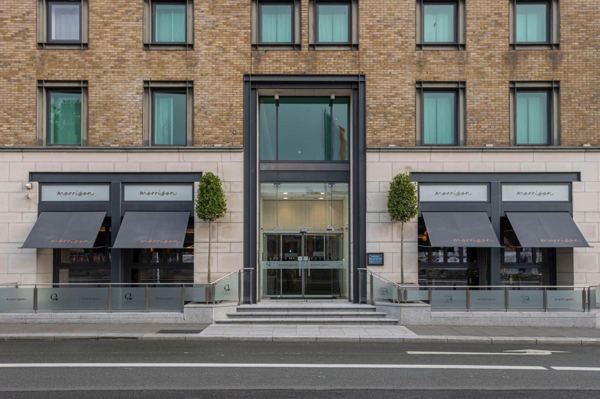 Hotel The Morrison Dublin, Curio Collection By Hilton Exterior foto The entrance to the hotel